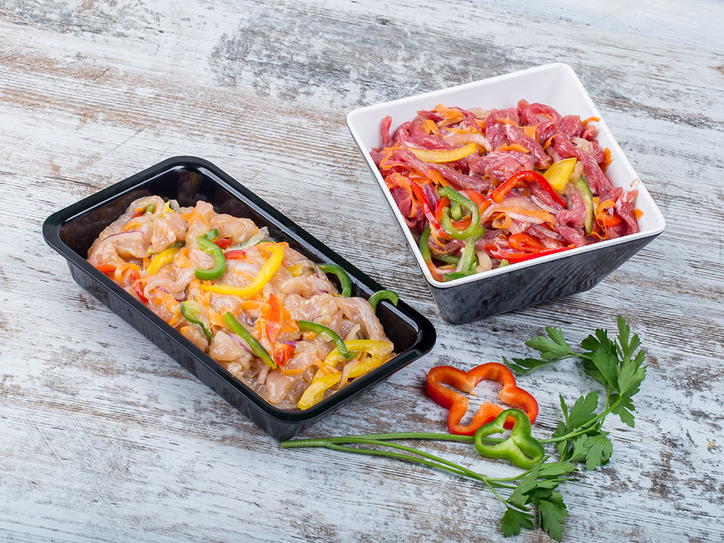 Plat per saltejar i menjar: wook de vedella o gall d’indi amb verduretes, preparat a l’obrador de Plans Criballés amb verdura fresca i carn de primera.